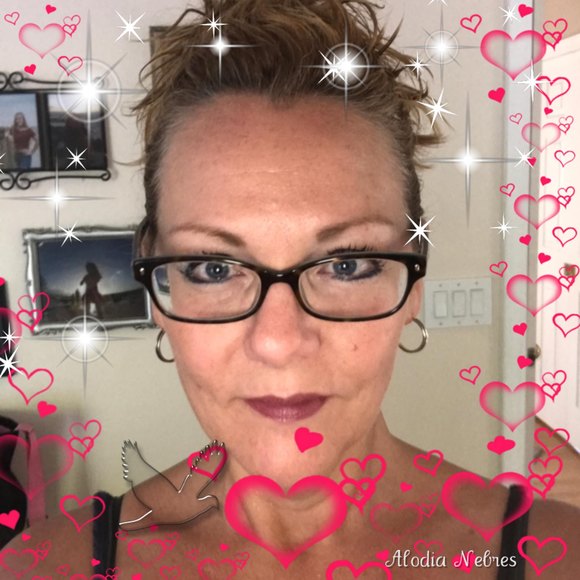 Meet your Posher, Bobbi - Picture 1 of 1
